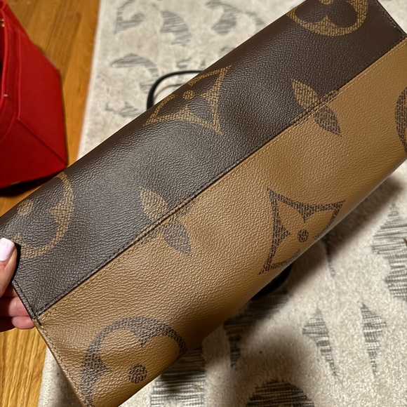 louis vuitton onthego MM - Picture 7 of 9